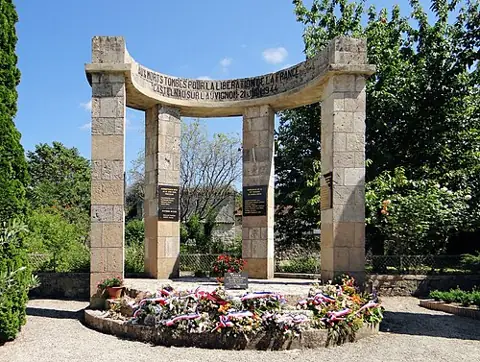 Vue de Castelnau-sur-l'Auvignon