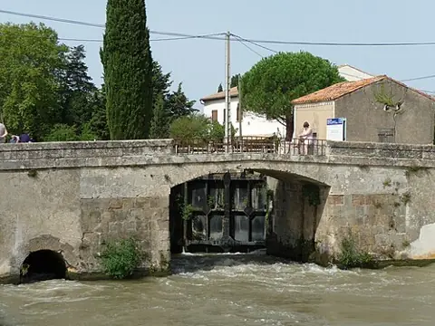 Vue de Homps