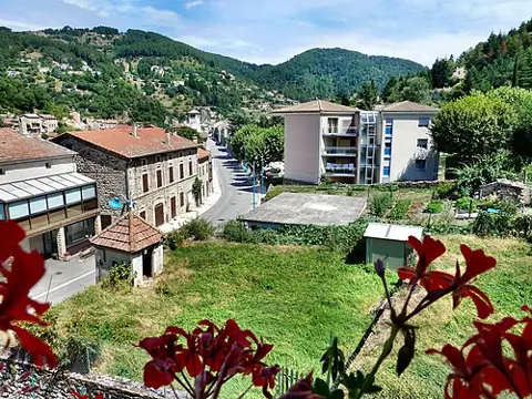 Vue de Saint-Sauveur-de-Montagut