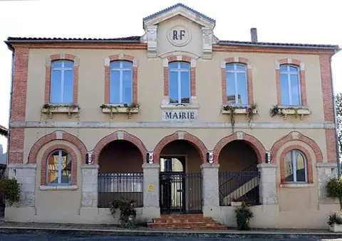 Vue de Castelnau d'Auzan Labarrère